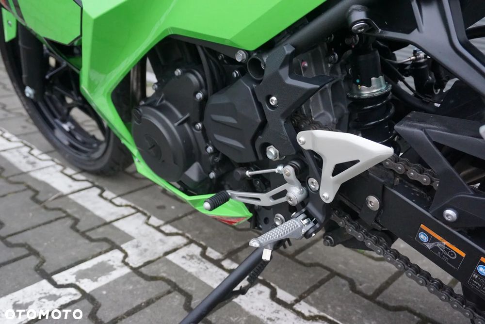 Kawasaki Ninja 400 - 14