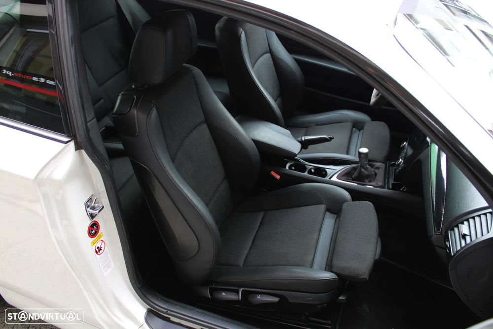 BMW 123 d Limited Edition Lifestyle c/ M Sport Pack - 29