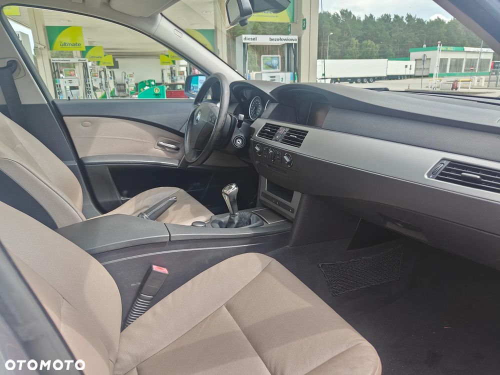 BMW Seria 5 523i - 29