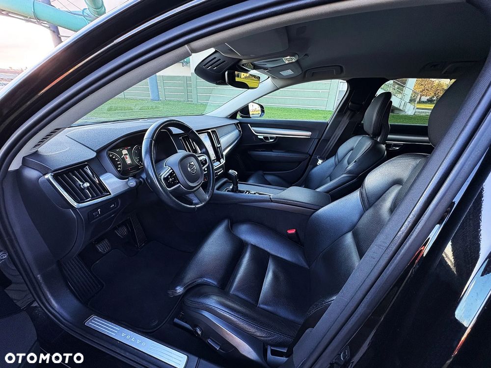 Volvo V90 D3 Momentum Pro - 22