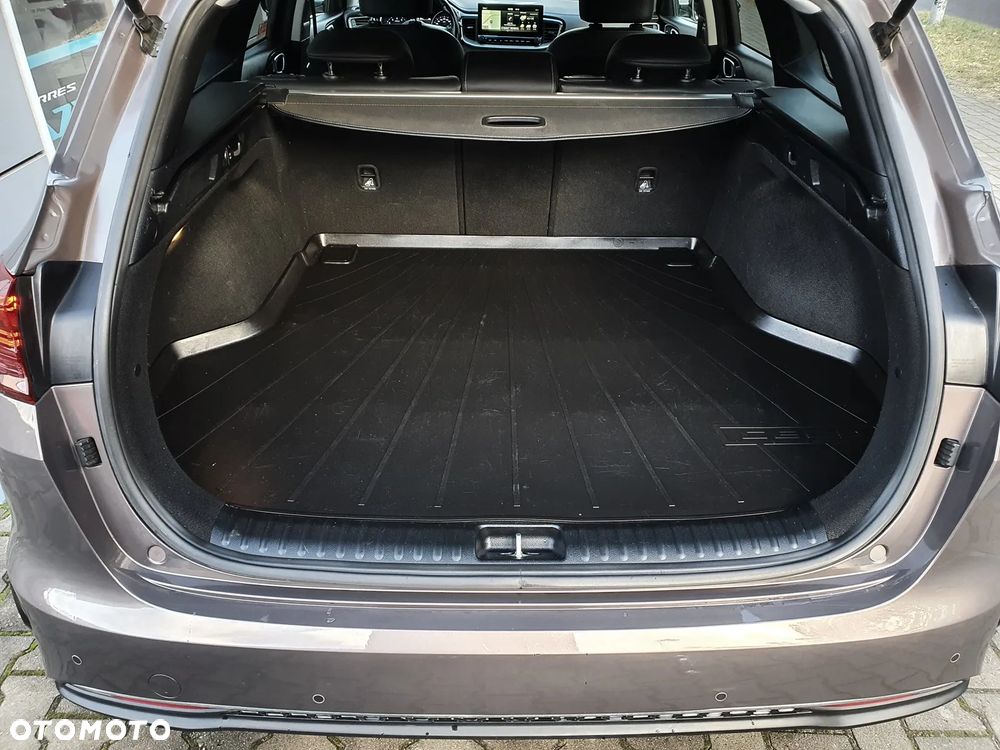 Kia Ceed 1.4 T-GDI L Business Line - 11