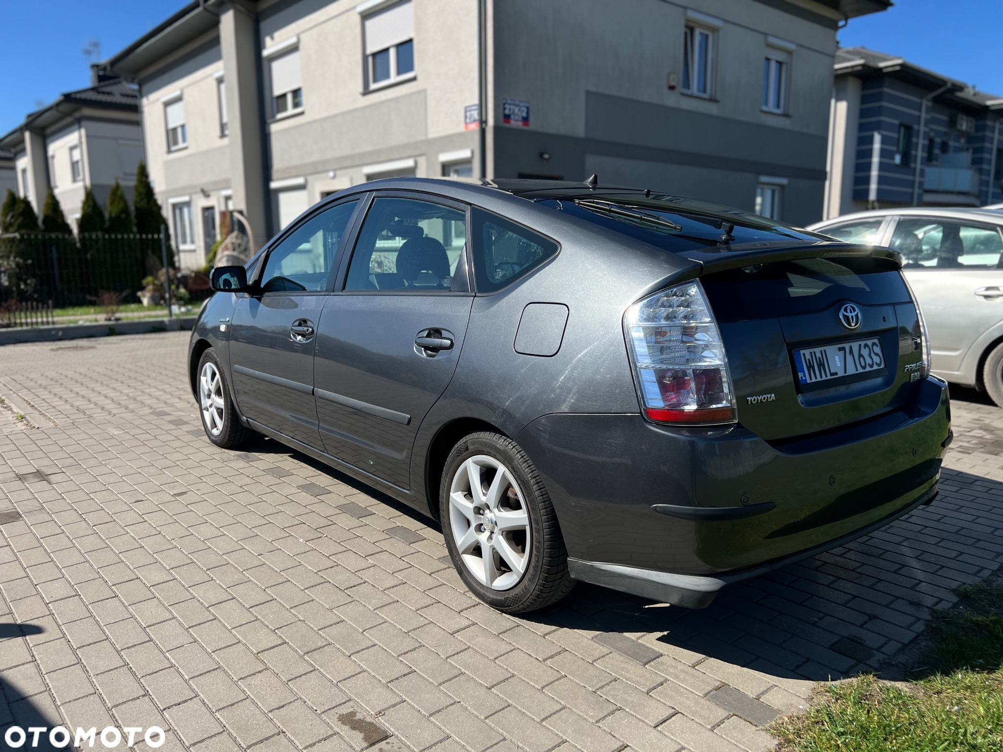 Toyota Prius (Hybrid) Executive - 5