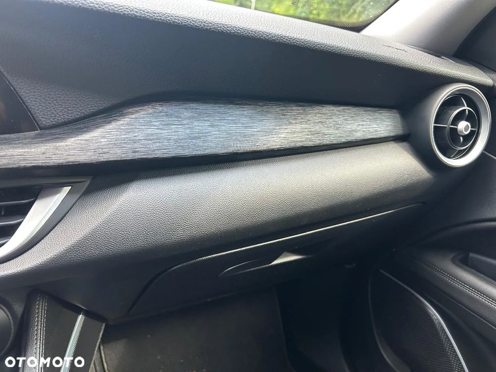 Alfa Romeo Stelvio 2.2 Diesel 16V AT8 Q4 Business - 19