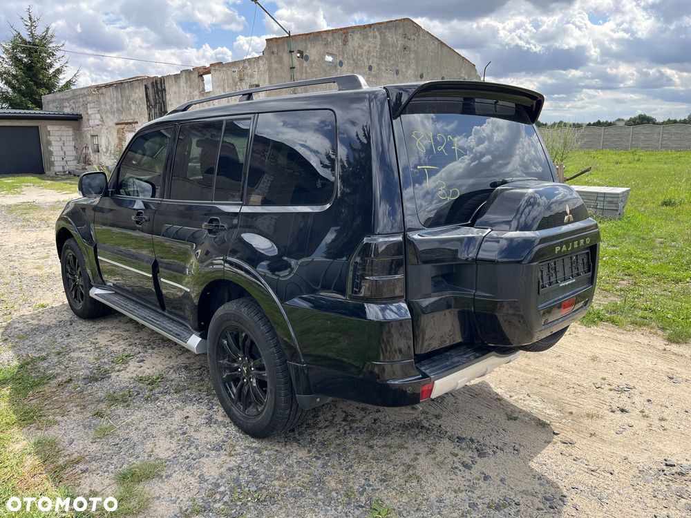 Mitsubishi Pajero - 21