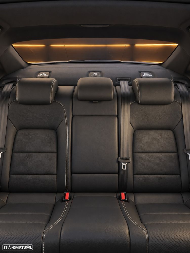Jaguar XE - 19