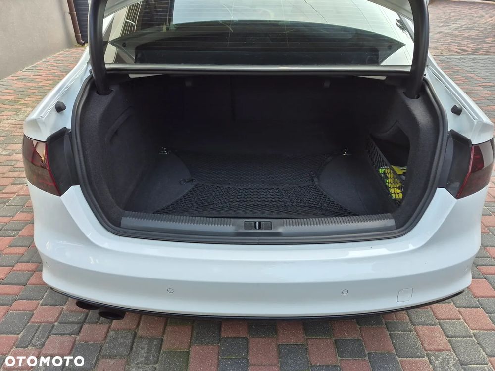 Audi A4 Limousine - 18