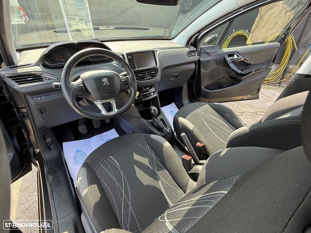 Peugeot 208 1.2 VTi SE Style - 10