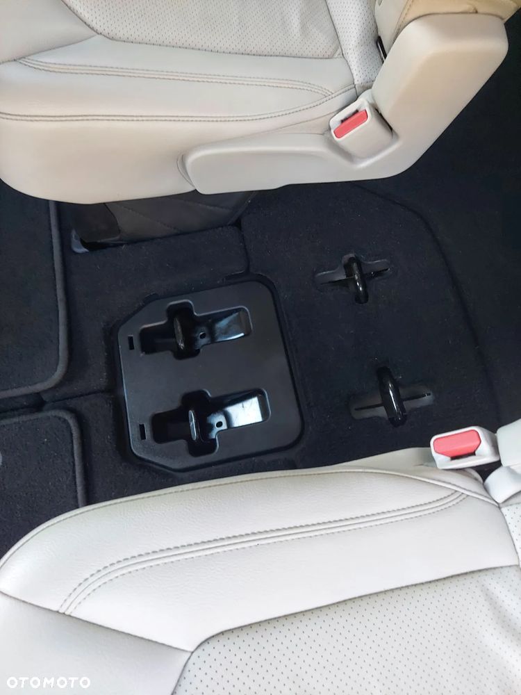 Chrysler Pacifica - 12