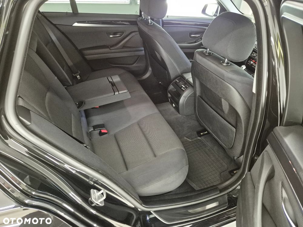BMW Seria 5 518d - 25