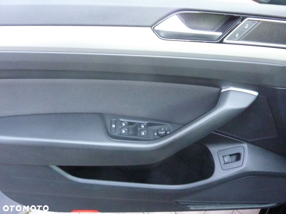 Volkswagen Passat - 37