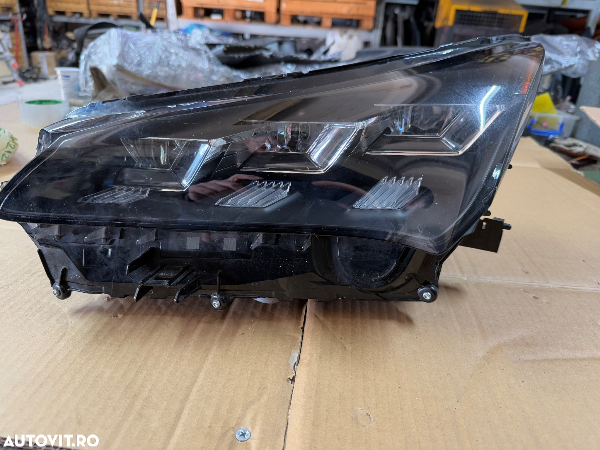 Far stanga complet dar cu defect LEXUS NX300H an 2017 - 3