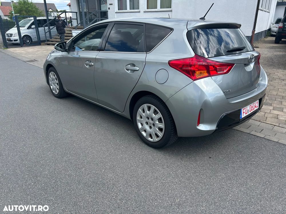 Toyota Auris 1.4 D-4D Luna - 4