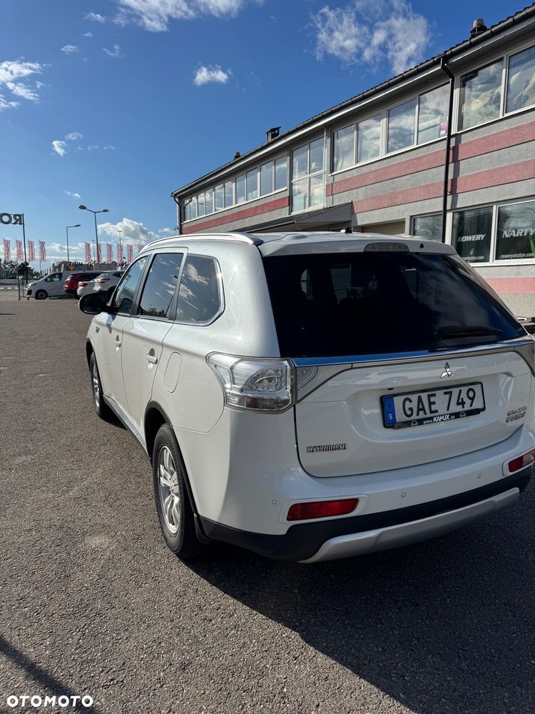 Mitsubishi Outlander Instyle NAVI + - 14