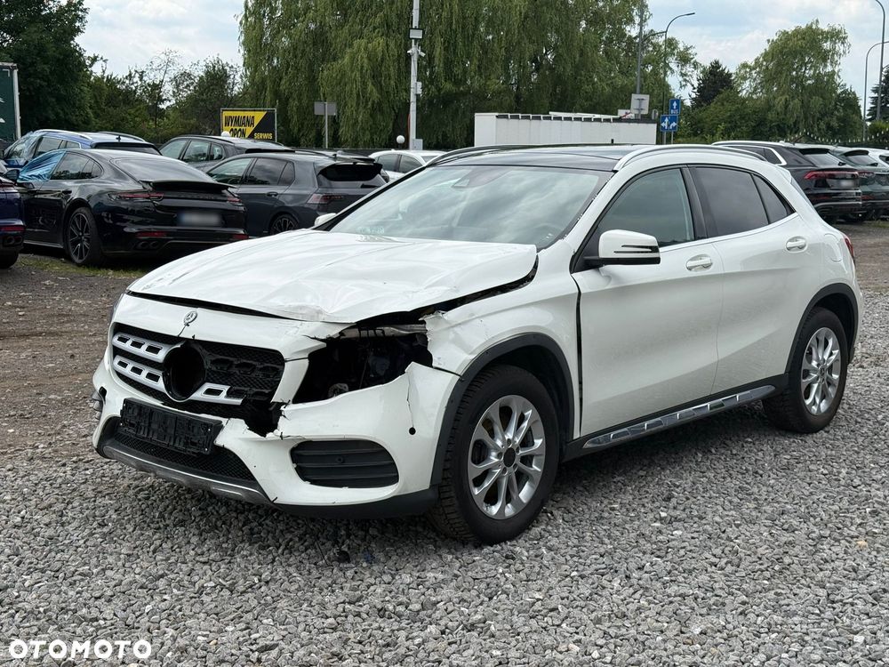 Mercedes-Benz GLA 250 7G-DCT AMG Line - 11