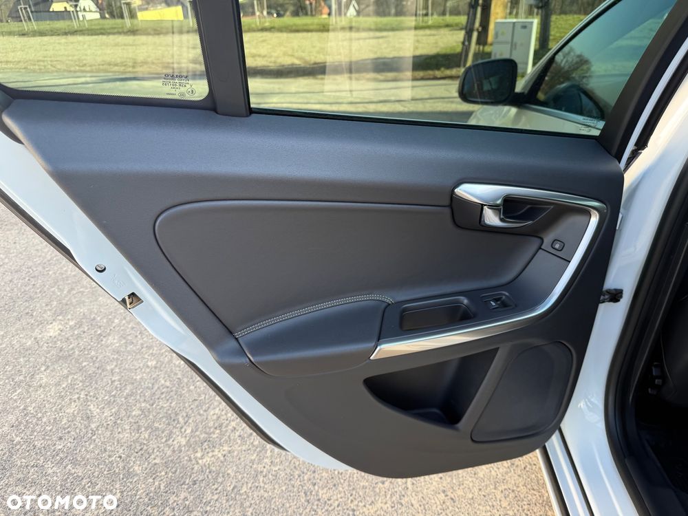 Volvo V60 D4 Drive-E R-Design Summum - 26