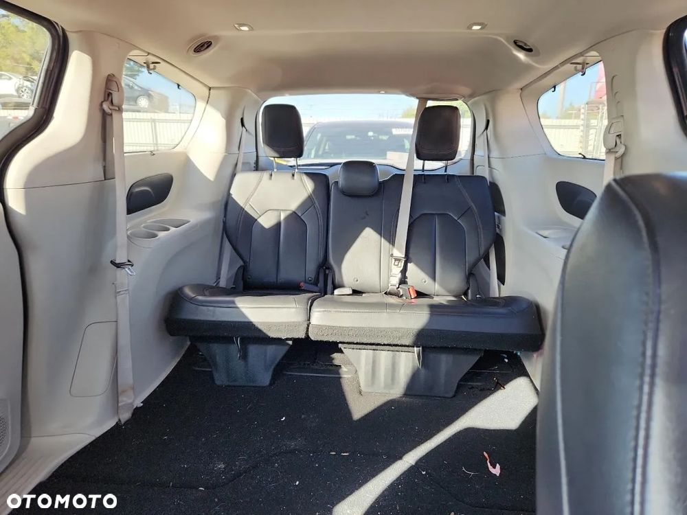 Chrysler Pacifica - 9