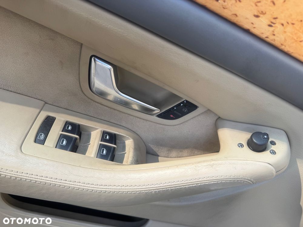 Audi A8 4.2 Quattro - 11