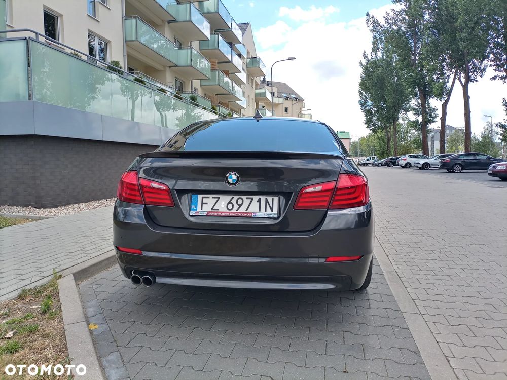 BMW Seria 5 525d - 11