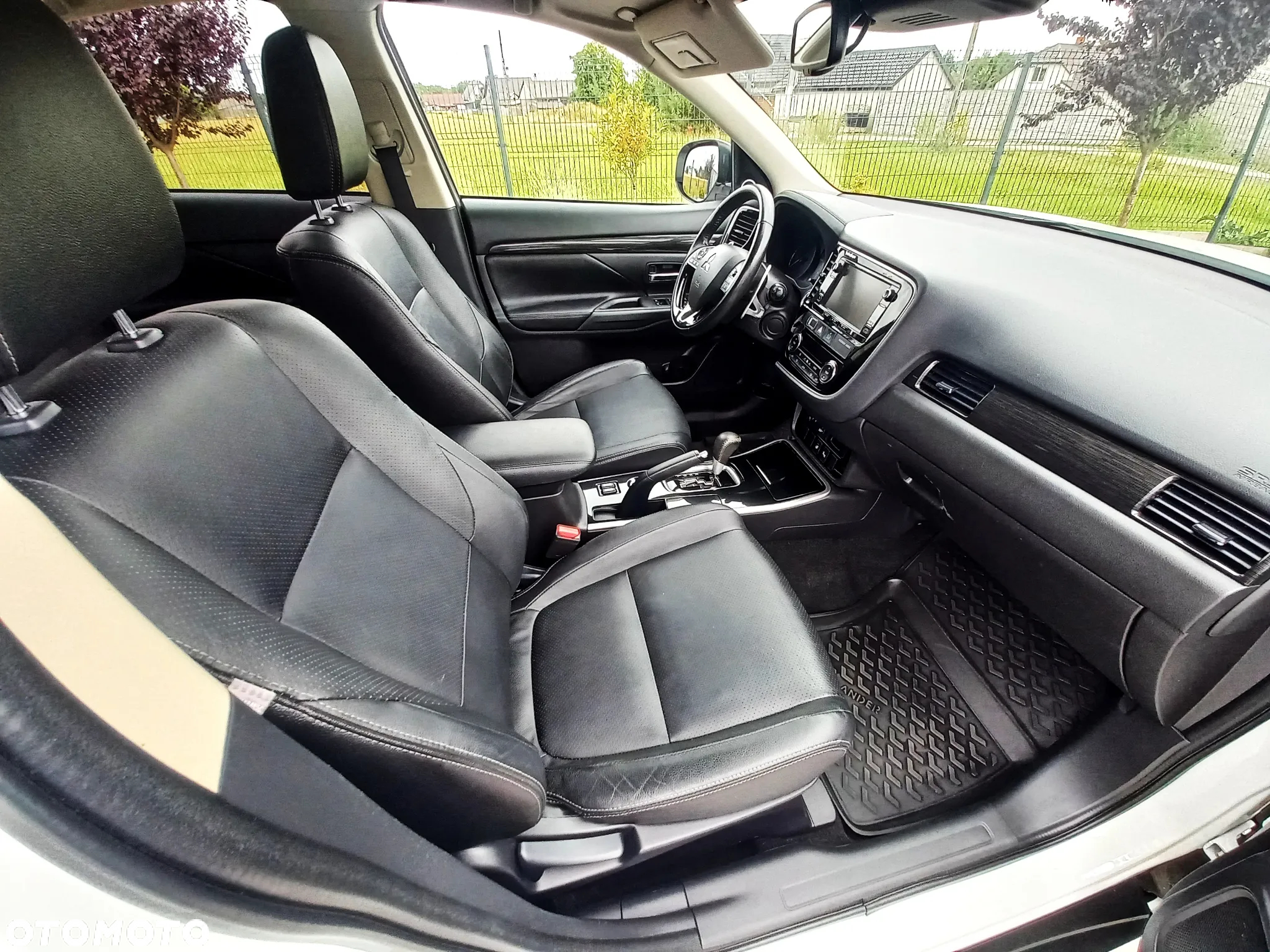 Mitsubishi Outlander 2.0 Intense + Navi 4WD CVT - 25