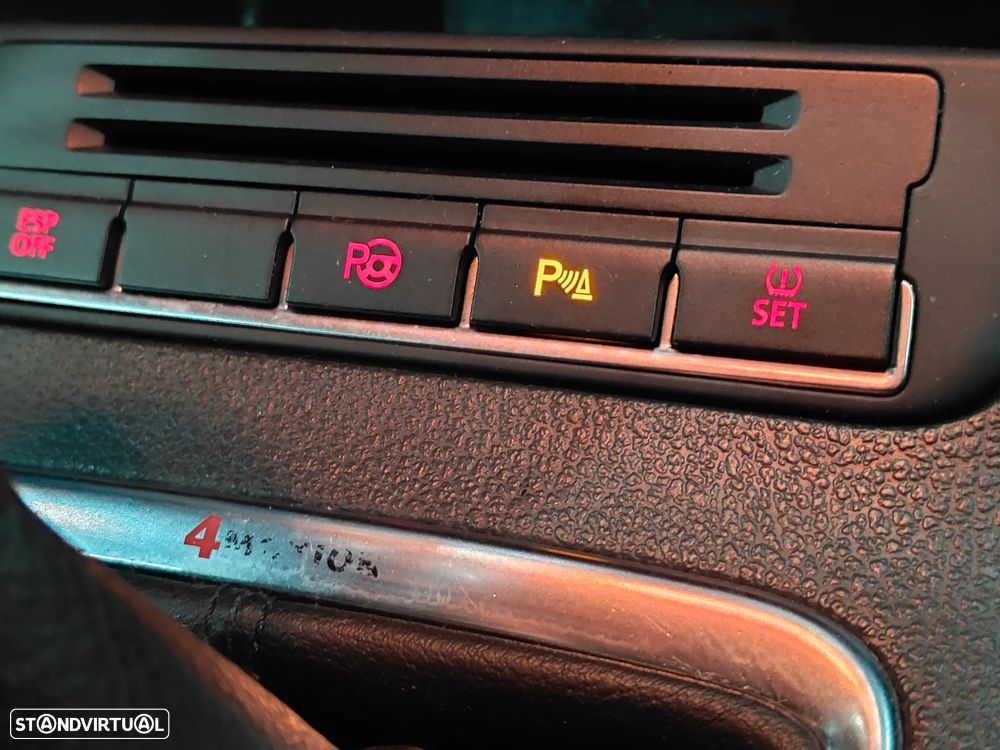 VW Tiguan 2.0 TDI Sport 4Motion - 19