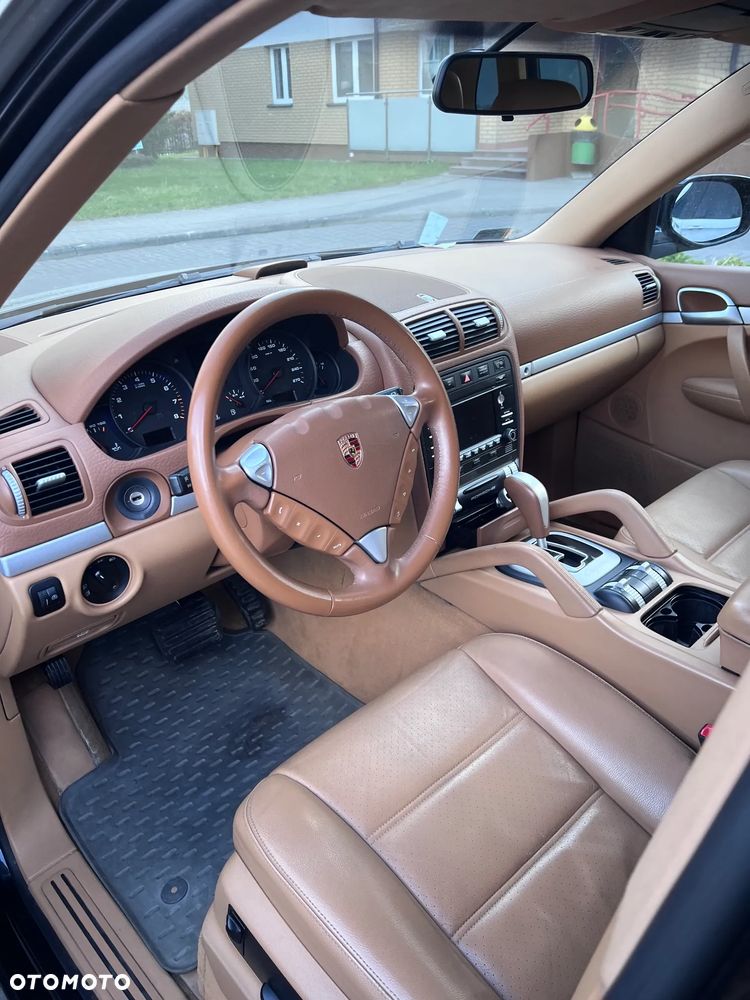 Porsche Cayenne - 6