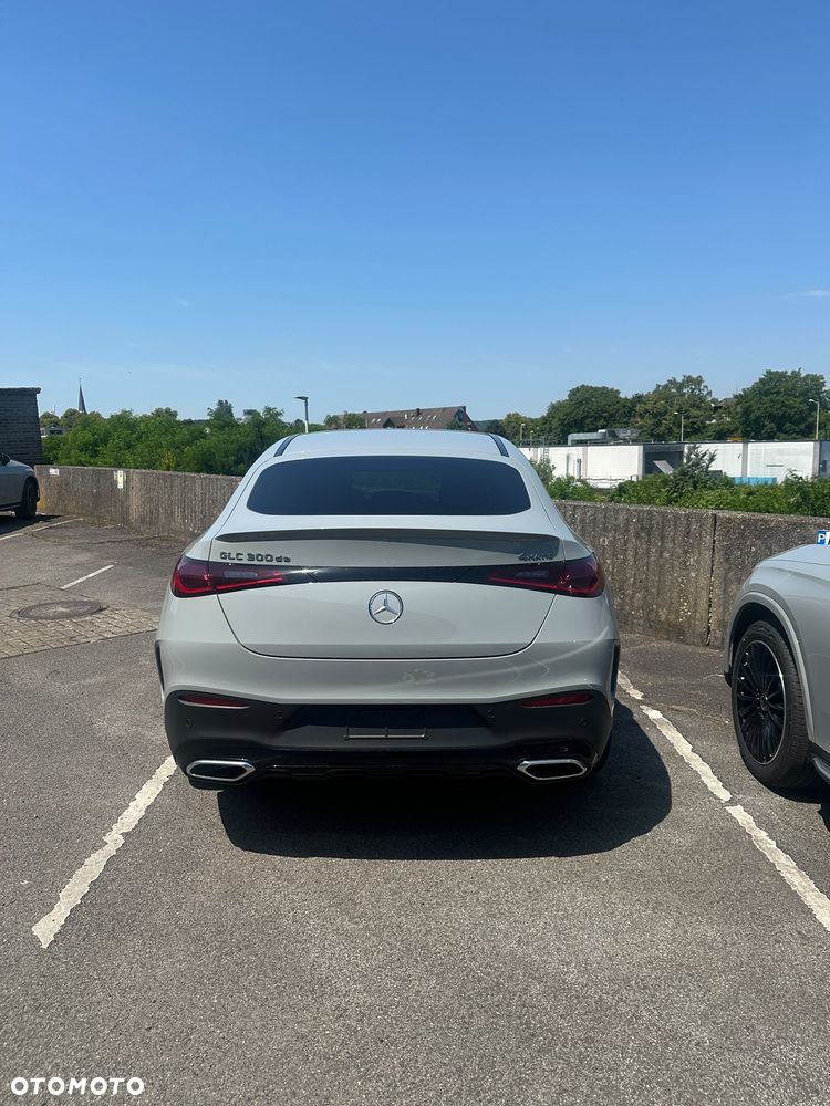 Mercedes-Benz GLC 300 de 4-Matic AMG Line - 4