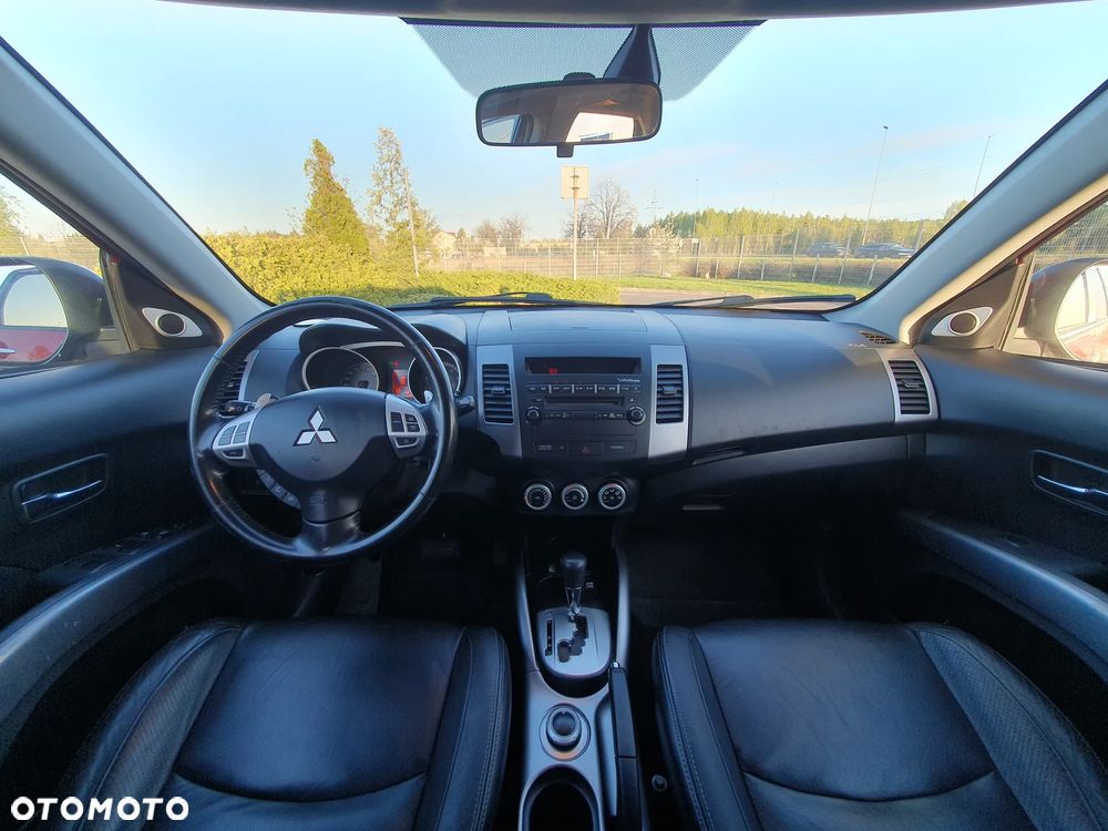 Mitsubishi Outlander 2.4 4WD CVT Instyle - 16