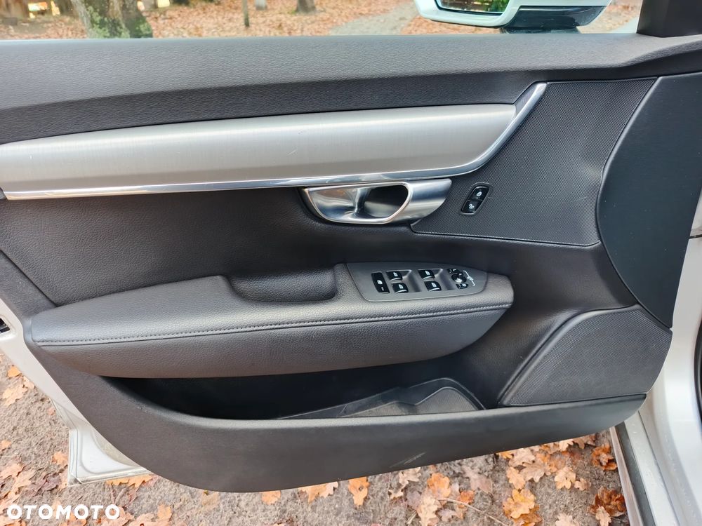 Volvo V90 D5 AWD Momentum - 27