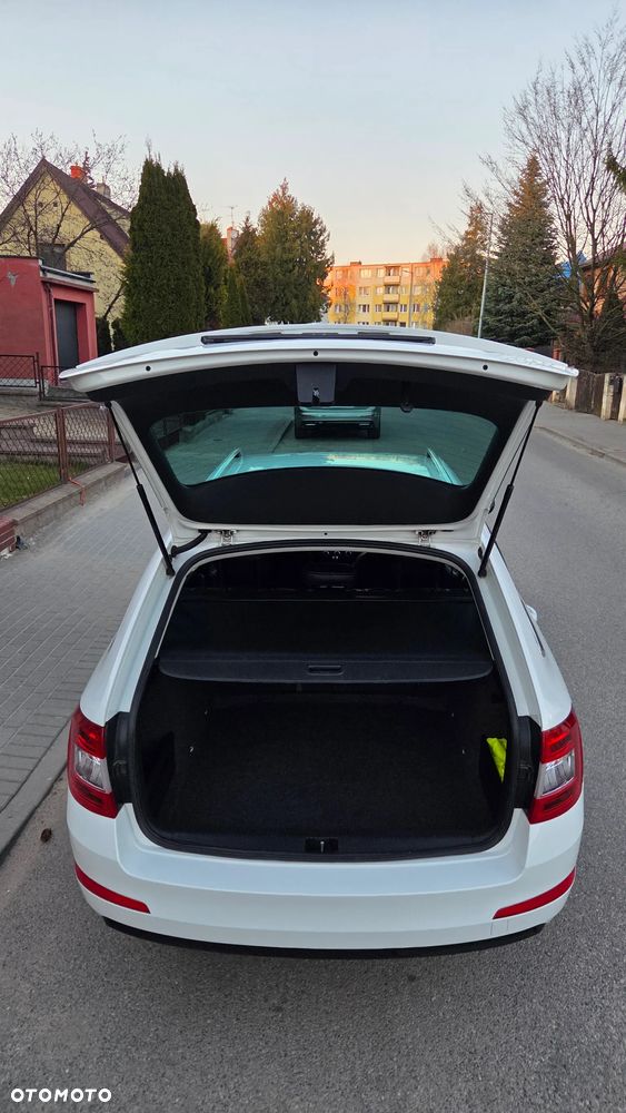 Skoda Octavia 1.6 TDI DPF DSG Elegance - 25