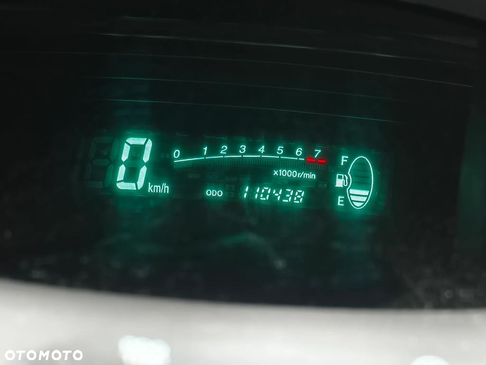 Toyota Yaris 1.3 - 9