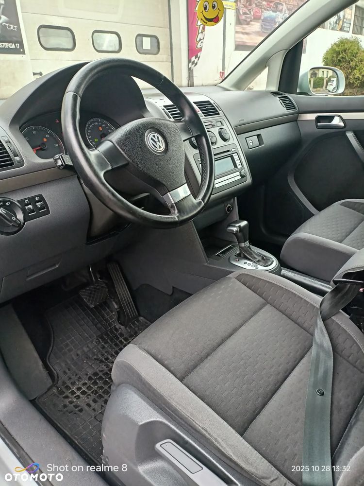 Volkswagen Touran 2.0 TDI Trendline DSG - 6