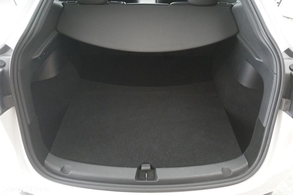 Tesla Model Y - 16