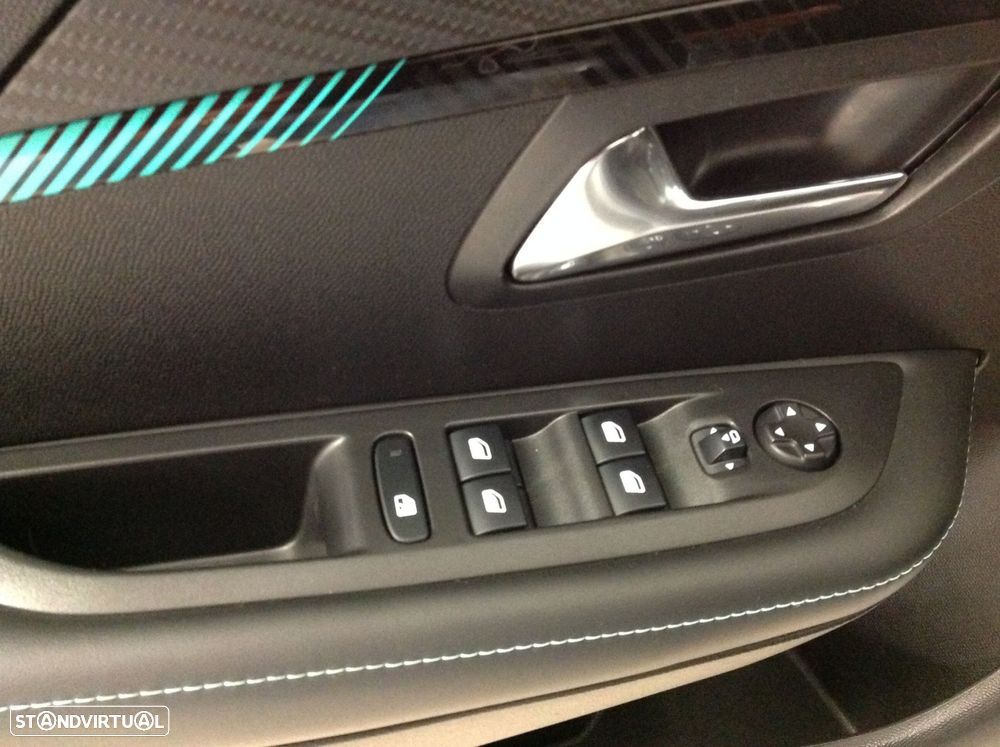 Peugeot 208 1.2 PureTech Allure - 20