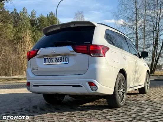 Mitsubishi Outlander 2.4 4WD - 5
