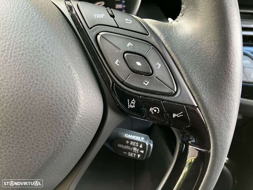 Toyota C-HR 1.8 Hybrid Square Collection — fotografia 17