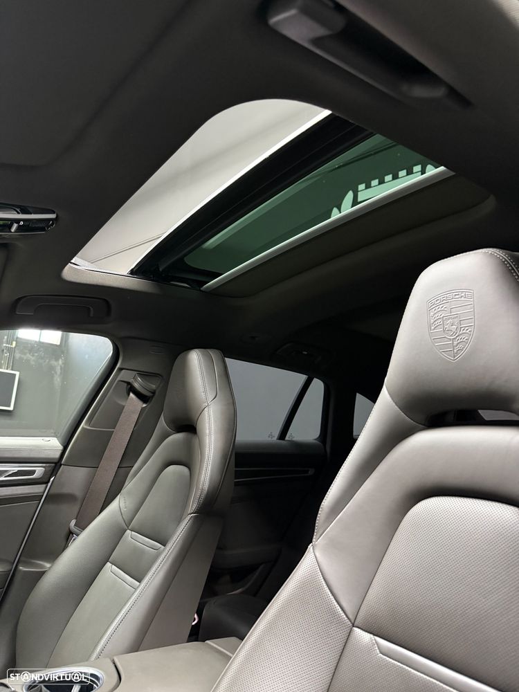 Porsche Panamera Sport Turismo 4S E-Hybrid - 16