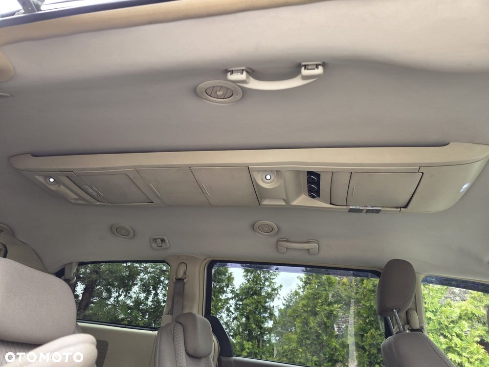 Chrysler Town & Country - 12