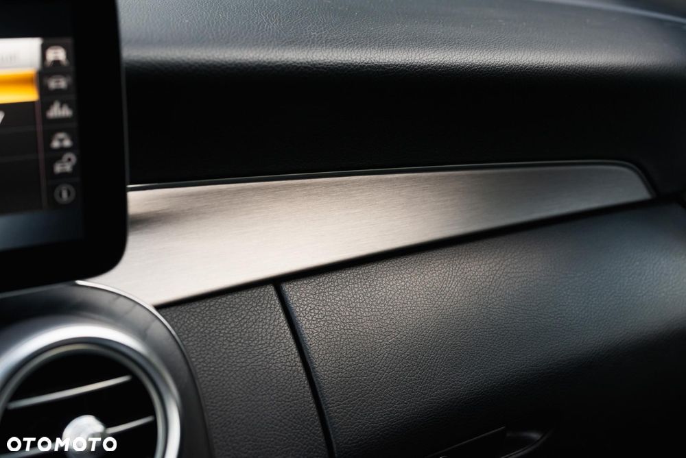 Mercedes-Benz Klasa C 300 9G-TRONIC AMG Line Plus - 34