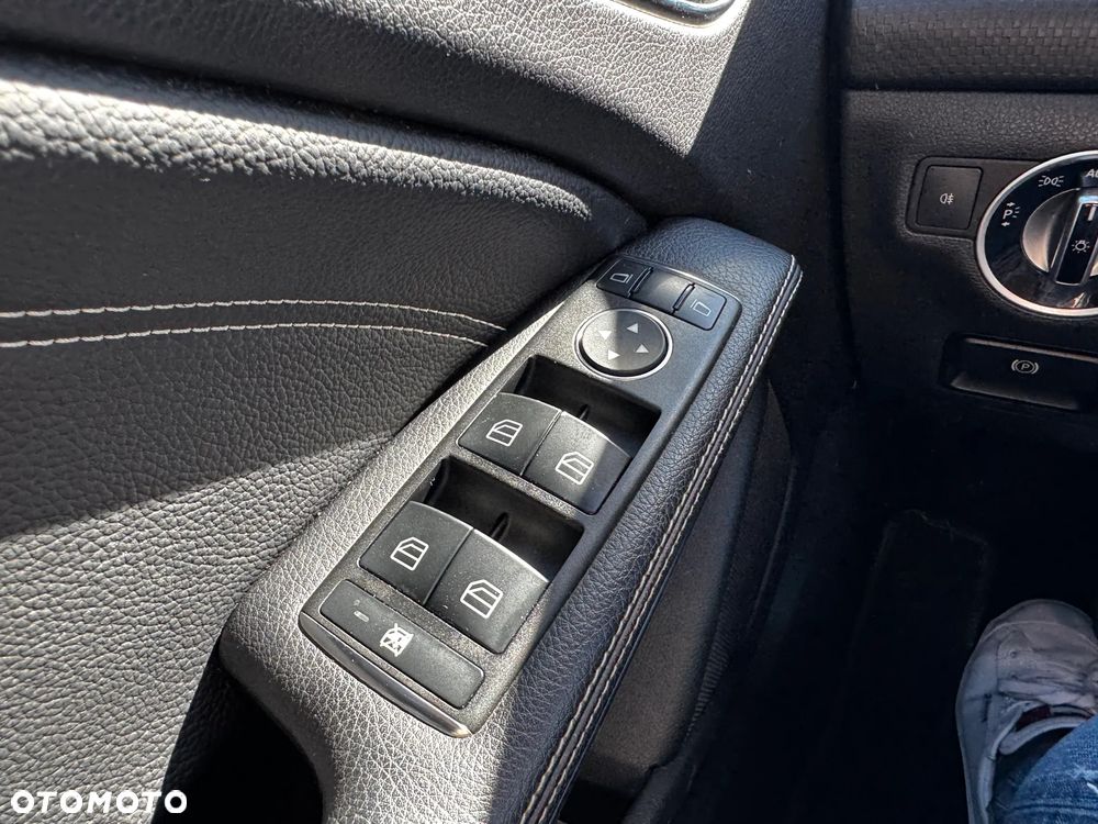 Mercedes-Benz Klasa A 180 (BlueEFFICIENCY) - 22