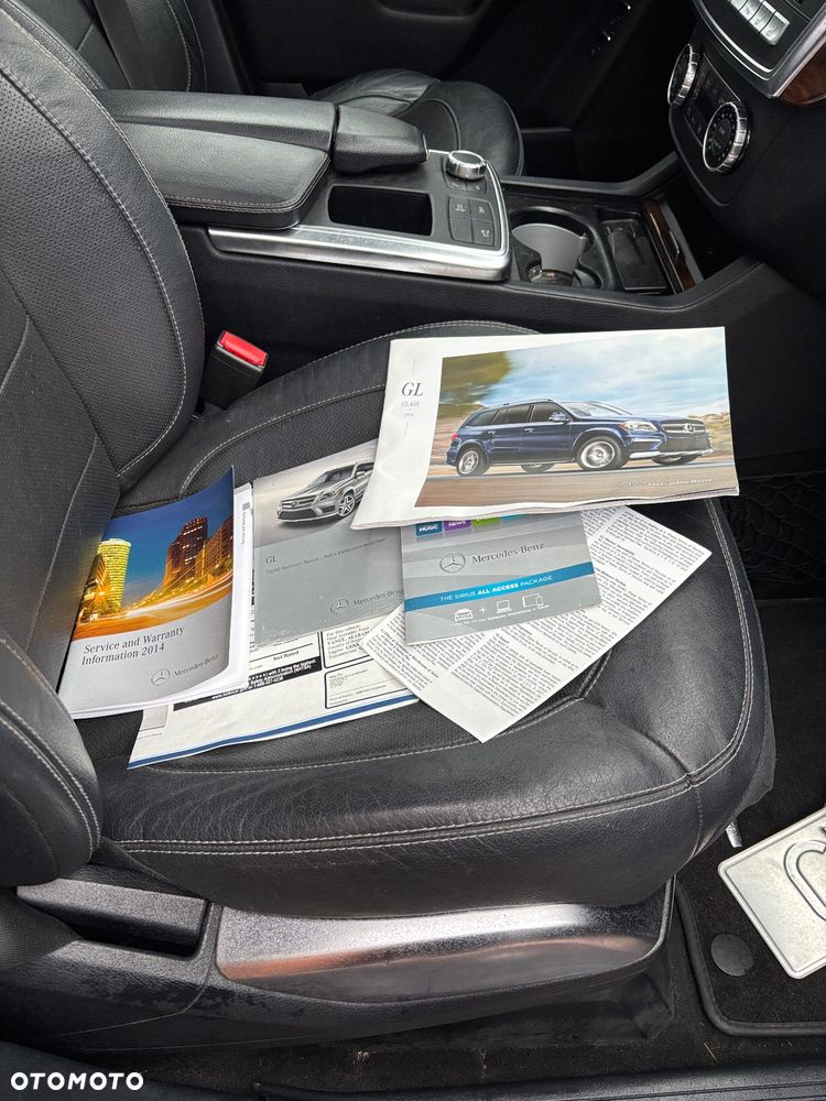 Mercedes-Benz GL - 13