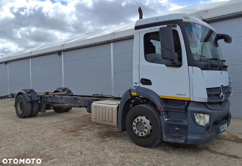 Mercedes-Benz 1824 - 2