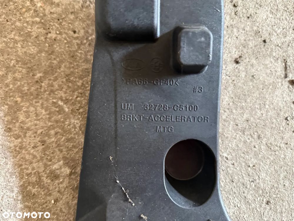 Podnóżek | Podstopnica | podstawa pedału Kia Sorento III 32728-c5100 - 3