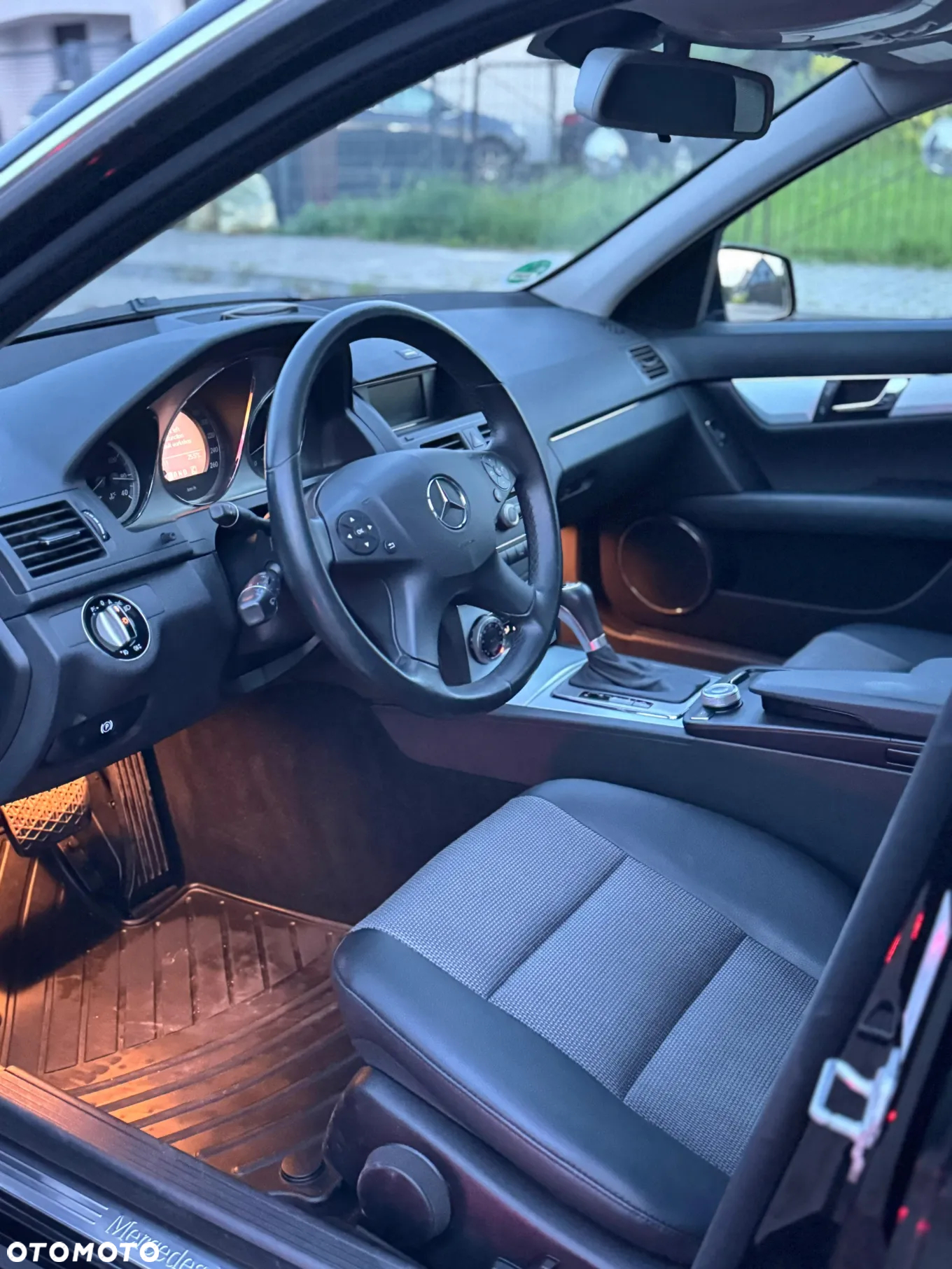 Mercedes-Benz Klasa C 200 T (BlueEFFICIENCY) 7G-TRONIC Avantgarde - 14