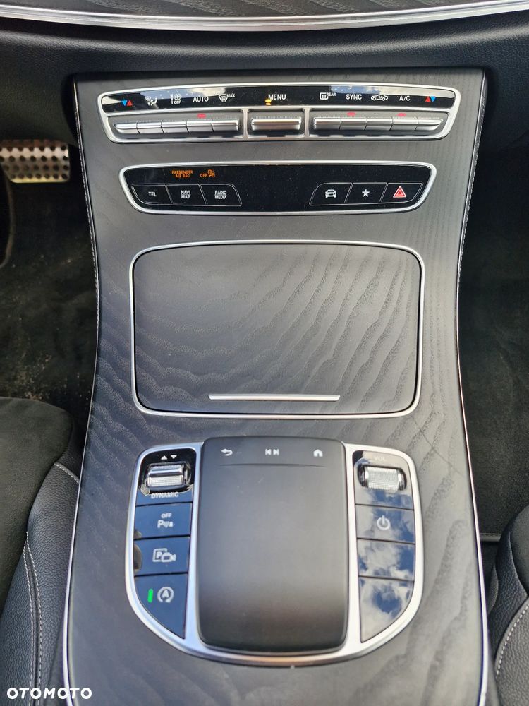 Mercedes-Benz Klasa E 220 d 4-Matic AMG/Avantgarde - 15