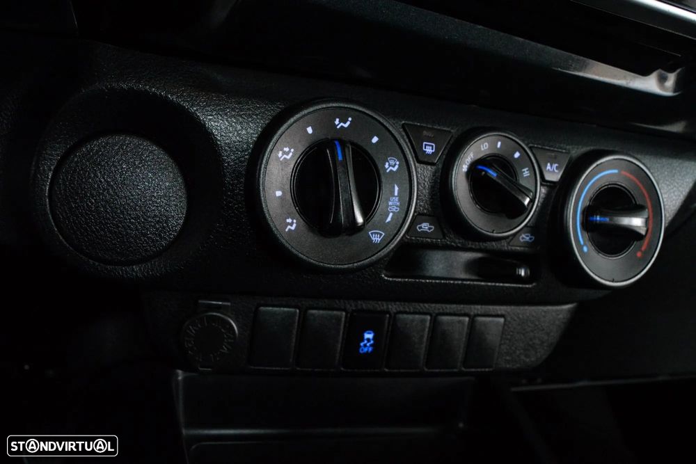 Toyota Hilux 2.4 D-4D 4X2 Cabine Extra 3L - 40