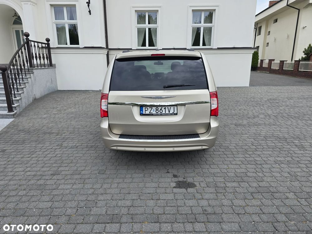 Chrysler Town & Country 3.6 Limited - 10
