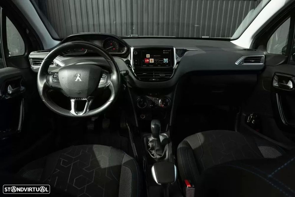 Peugeot 2008 1.2 PureTech Allure - 16