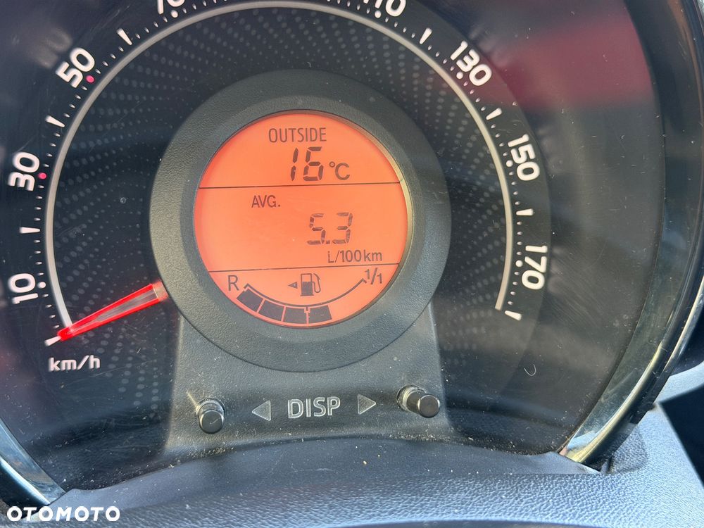 Toyota Aygo x-clusiv - 38