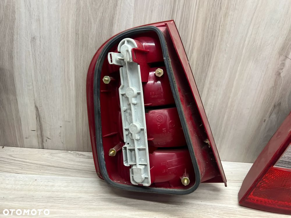 LAMPA TYLNA PRAWA SKODA FABIA I FL LIFT HB - 4