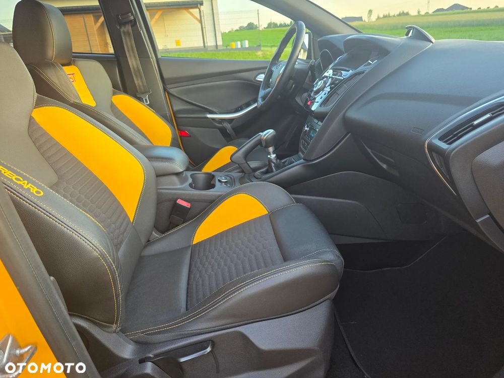 Ford Focus 2.0 EcoBoost ST - 26